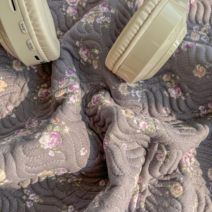 91家纺网 家纺一手货源 找家纺 春光里 2025新款A版云感棉皱皱纱B版牛奶绒夹棉床盖三件套 复古小碎花