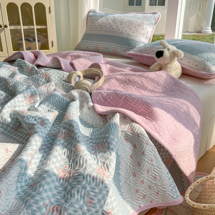 91家纺网 家纺一手货源 找家纺 春光里 2025新款A版云感棉皱皱纱B版牛奶绒夹棉床盖三件套 梦境花园