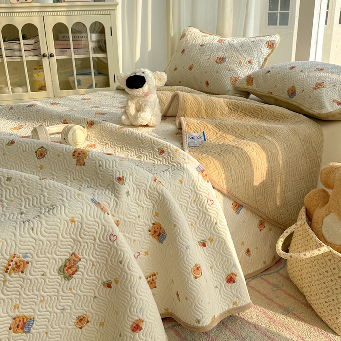 91家纺网 家纺一手货源 找家纺 春光里 2025新款A版云感棉皱皱纱B版牛奶绒夹棉床盖三件套 卡皮巴拉