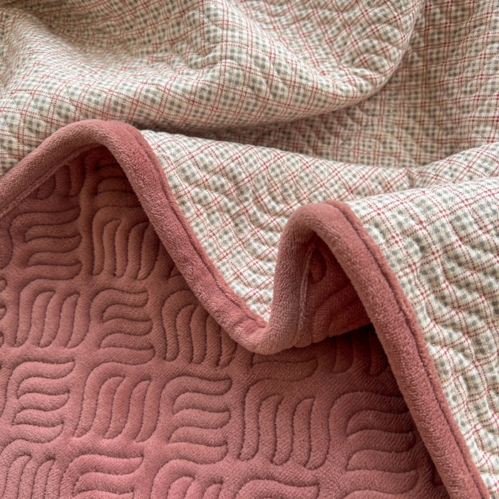 91家纺网 家纺一手货源 找家纺 春光里 2025新款A版云感棉皱皱纱B版牛奶绒夹棉床盖三件套 梦莎