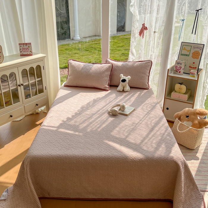 91家纺网 家纺一手货源 找家纺 春光里 2025新款A版云感棉皱皱纱B版牛奶绒夹棉床盖三件套 梦莎