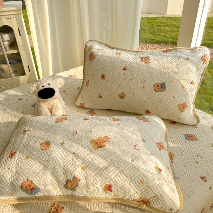 91家纺网 家纺一手货源 找家纺 春光里 2025新款A版云感棉皱皱纱B版牛奶绒夹棉床盖三件套 卡皮巴拉