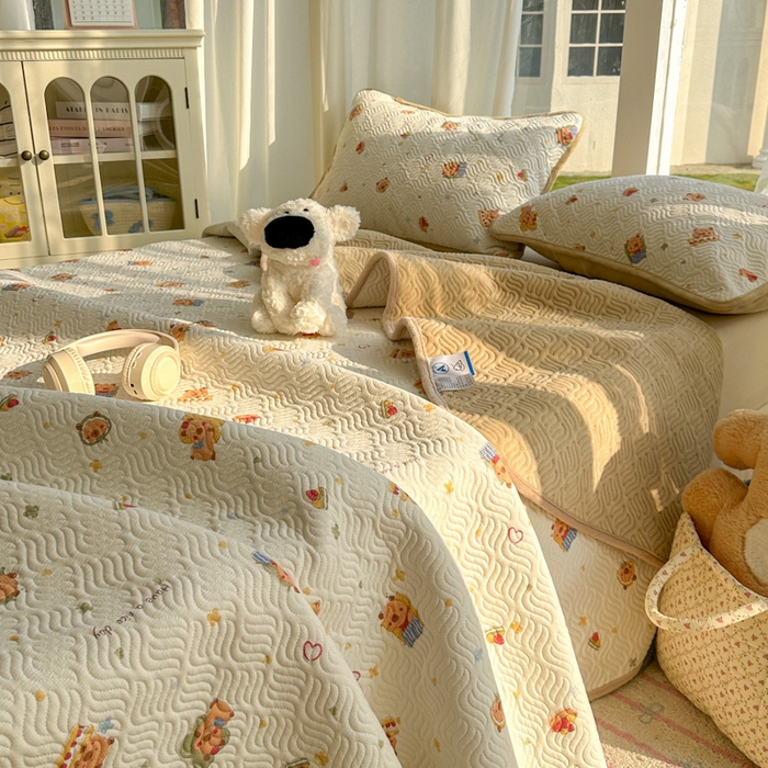 91家纺网 家纺一手货源 找家纺 春光里 2025新款A版云感棉皱皱纱B版牛奶绒夹棉床盖三件套 卡皮巴拉