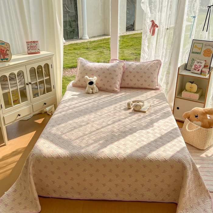 91家纺网 家纺一手货源 找家纺 春光里 2025新款A版云感棉皱皱纱B版牛奶绒夹棉床盖三件套 浪漫蝴蝶结