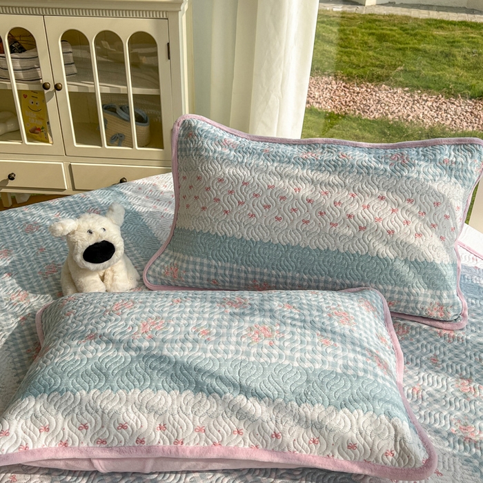 91家纺网 家纺一手货源 找家纺 春光里 2025新款A版云感棉皱皱纱B版牛奶绒夹棉床盖三件套 梦境花园