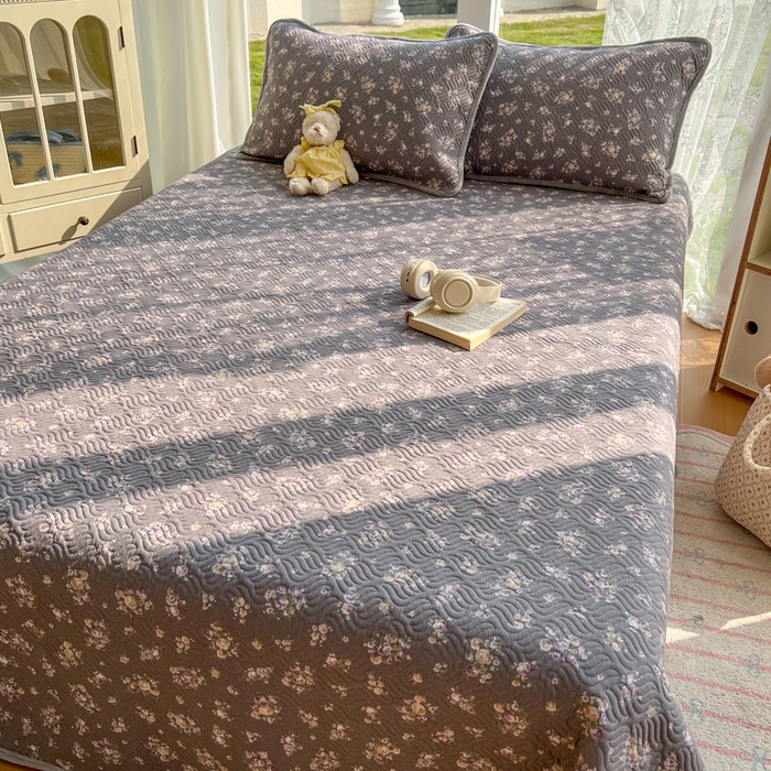 91家纺网 家纺一手货源 找家纺 春光里 2025新款A版云感棉皱皱纱B版牛奶绒夹棉床盖三件套 复古小碎花