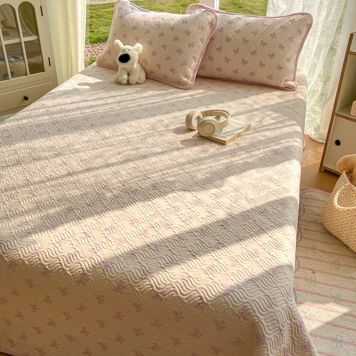 91家纺网 家纺一手货源 找家纺 春光里 2025新款A版云感棉皱皱纱B版牛奶绒夹棉床盖三件套 浪漫蝴蝶结