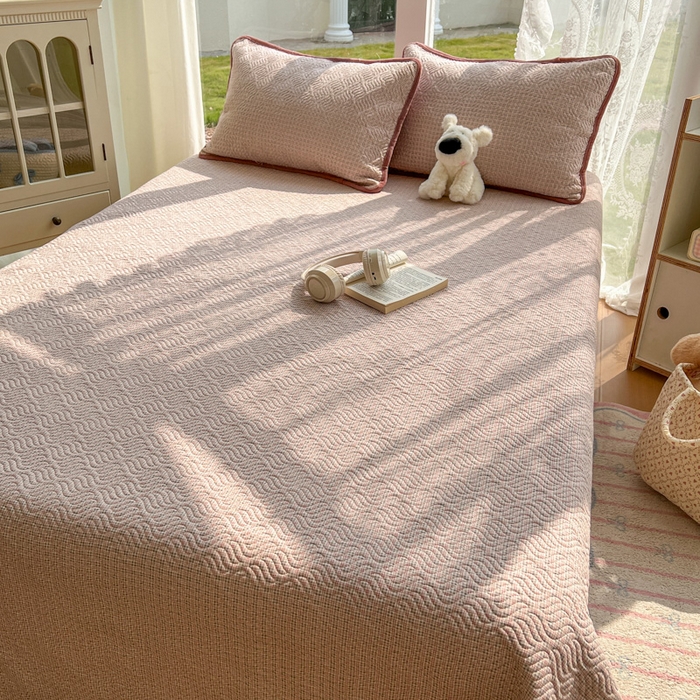 91家纺网 家纺一手货源 找家纺 春光里 2025新款A版云感棉皱皱纱B版牛奶绒夹棉床盖三件套 梦莎