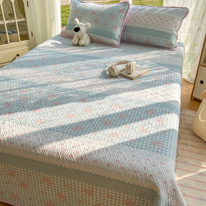 91家纺网 家纺一手货源 找家纺 春光里 2025新款A版云感棉皱皱纱B版牛奶绒夹棉床盖三件套 梦境花园