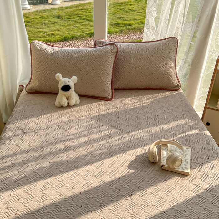 91家纺网 家纺一手货源 找家纺 春光里 2025新款A版云感棉皱皱纱B版牛奶绒夹棉床盖三件套 樱桃点点