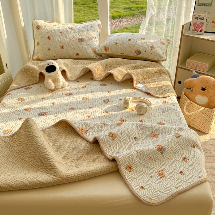 91家纺网 家纺一手货源 找家纺 春光里 2025新款A版云感棉皱皱纱B版牛奶绒夹棉床盖三件套 卡皮巴拉