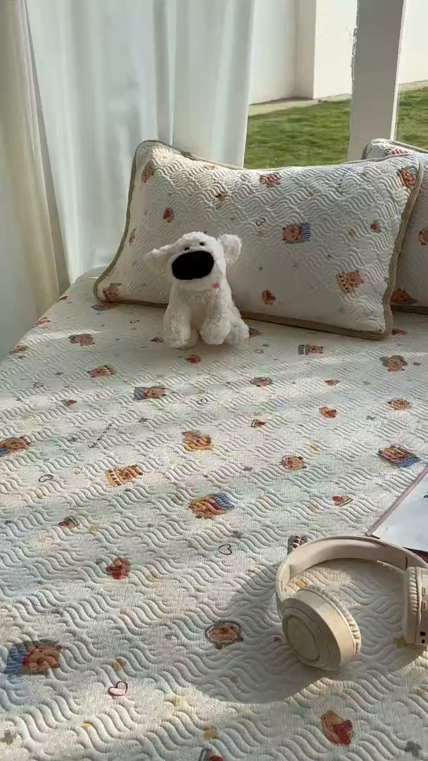 91家纺网 家纺一手货源 找家纺 春光里 2025新款A版云感棉皱皱纱B版牛奶绒夹棉床盖三件套 卡皮巴拉