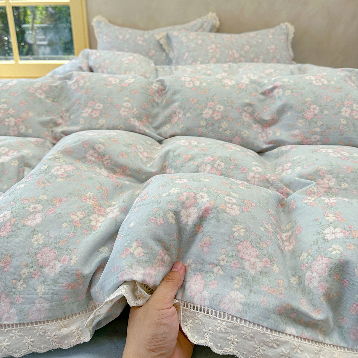 91家纺网 家纺一手货源 找家纺 麦伦家居 2025新款A类全棉有氧双层纱印花系列四件套-镂空系列 苍兰