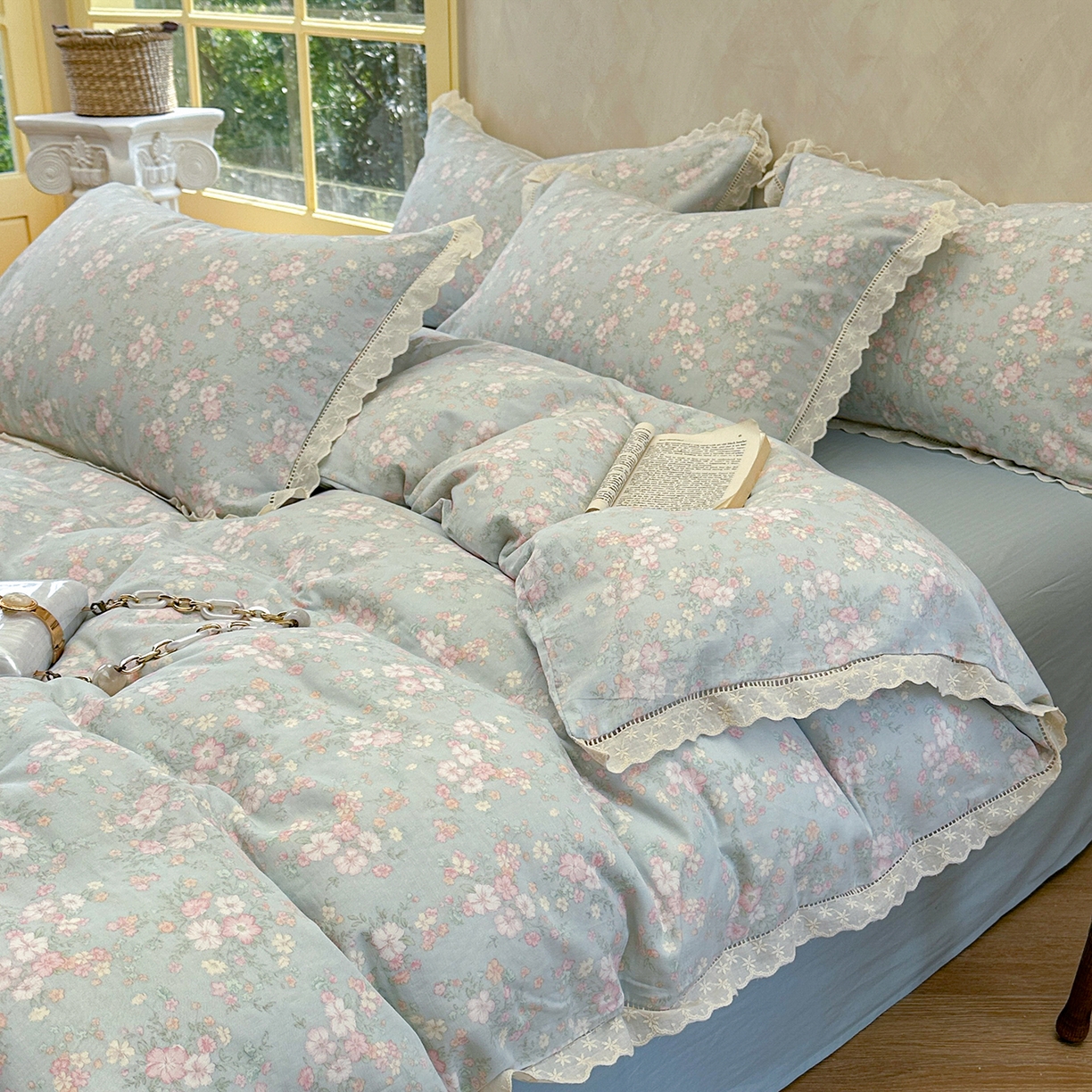 91家纺网 家纺一手货源 找家纺 麦伦家居 2025新款A类全棉有氧双层纱印花系列四件套-镂空系列 苍兰