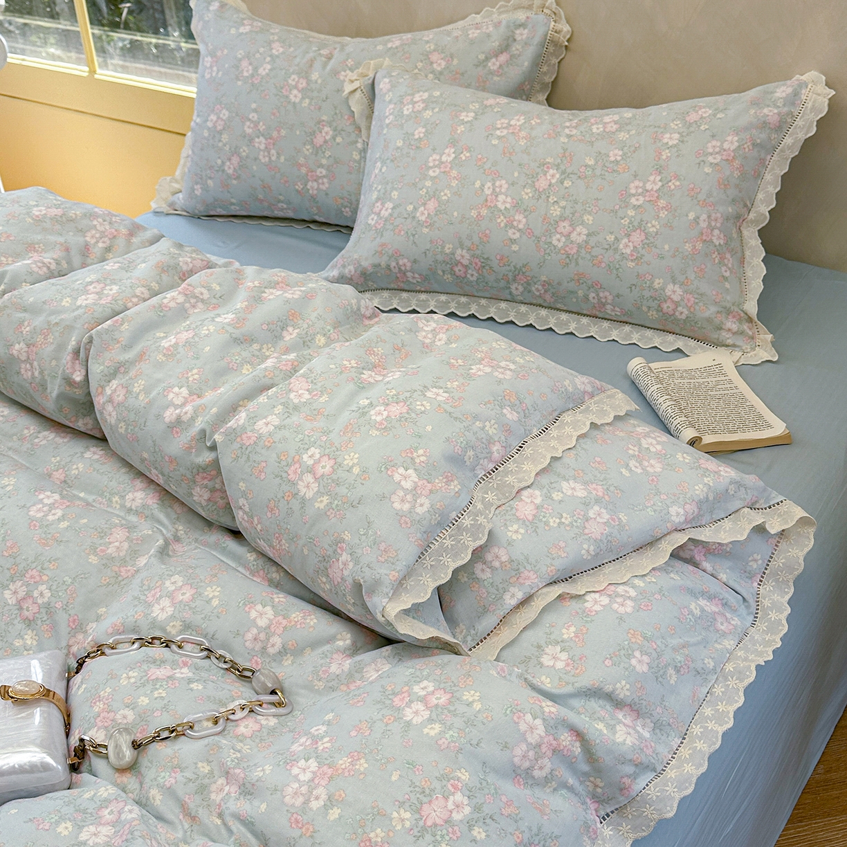 91家纺网 家纺一手货源 找家纺 麦伦家居 2025新款A类全棉有氧双层纱印花系列四件套-镂空系列 苍兰