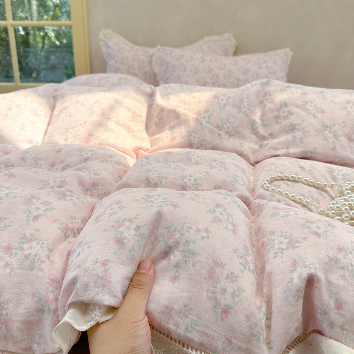 91家纺网 家纺一手货源 找家纺 麦伦家居 2025新款A类全棉有氧双层纱印花系列四件套-镂空系列 梨花