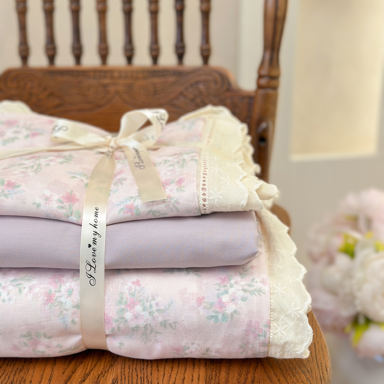 91家纺网 家纺一手货源 找家纺 麦伦家居 2025新款A类全棉有氧双层纱印花系列四件套-镂空系列 梨花