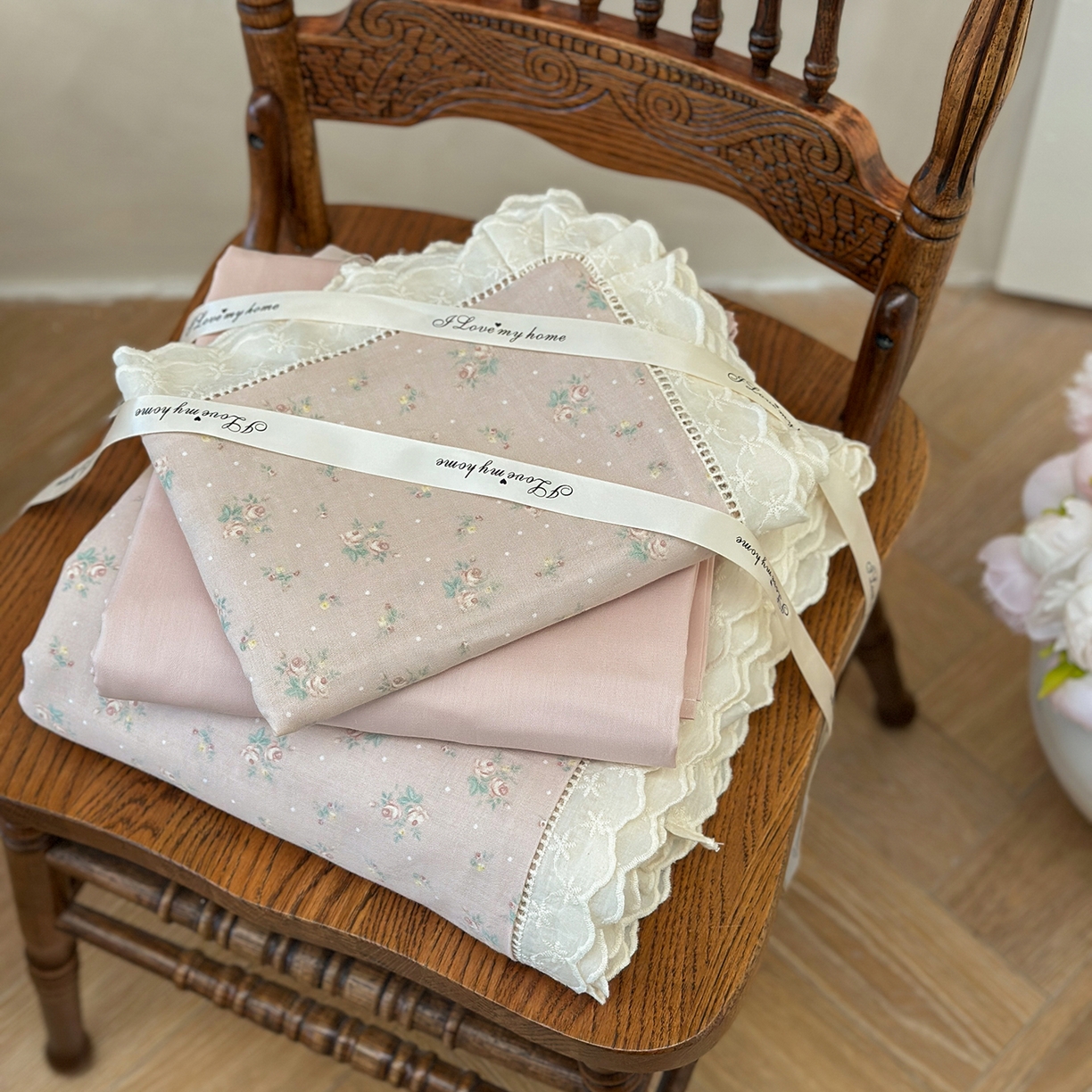 91家纺网 家纺一手货源 找家纺 麦伦家居 2025新款A类全棉有氧双层纱印花系列四件套-镂空系列 洛丽丝桔