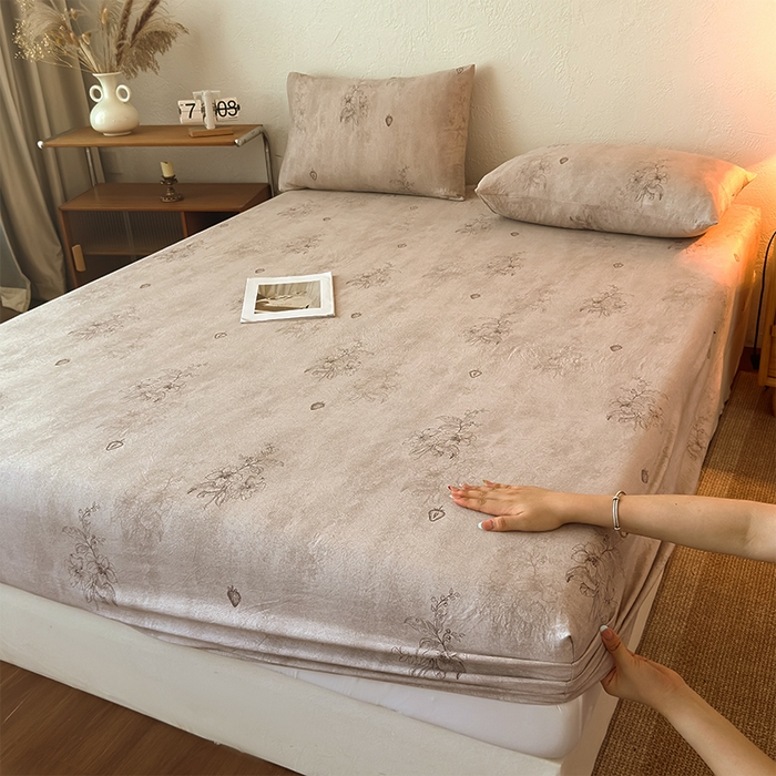 91家纺网 家纺一手货源 找家纺 麦乐迪 2025新款130克高克重仿棉印花单床笠 草莓花语