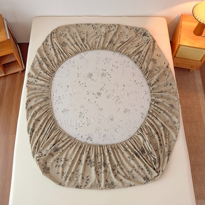 91家纺网 家纺一手货源 找家纺 麦乐迪 2025新款130克高克重仿棉印花单床笠 婉花漫布-灰绿