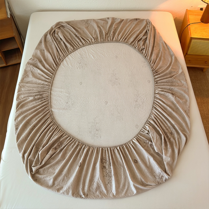 91家纺网 家纺一手货源 找家纺 麦乐迪 2025新款130克高克重仿棉印花单床笠 草莓花语