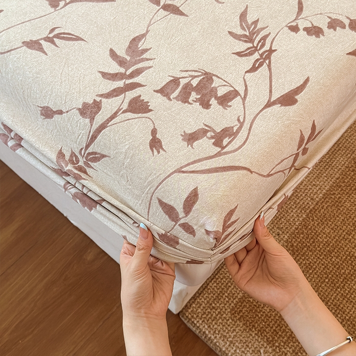 91家纺网 家纺一手货源 找家纺 麦乐迪 2025新款130克高克重仿棉印花单床笠 棕藤逸韵