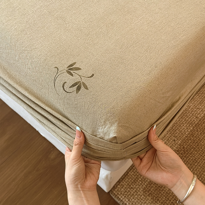 91家纺网 家纺一手货源 找家纺 麦乐迪 2025新款130克高克重仿棉印花单床笠 棕枝点韵