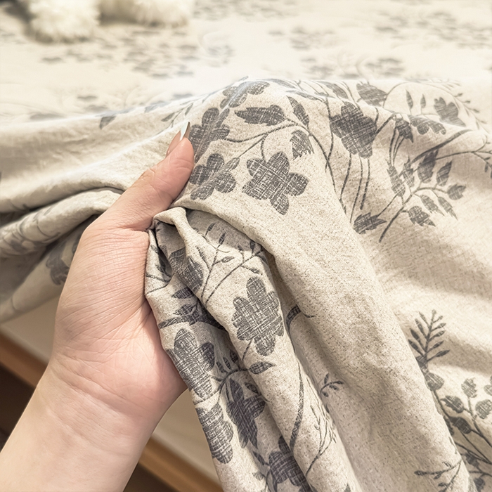 91家纺网 家纺一手货源 找家纺 麦乐迪 2025新款130克高克重仿棉印花单床单 锦云花簇-灰