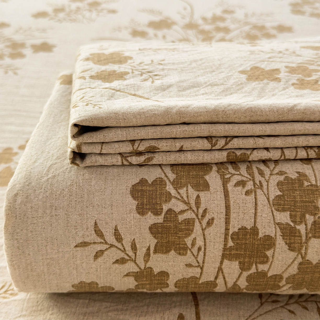 91家纺网 家纺一手货源 找家纺 麦乐迪 2025新款130克高克重仿棉印花单床单 锦云花簇-黄