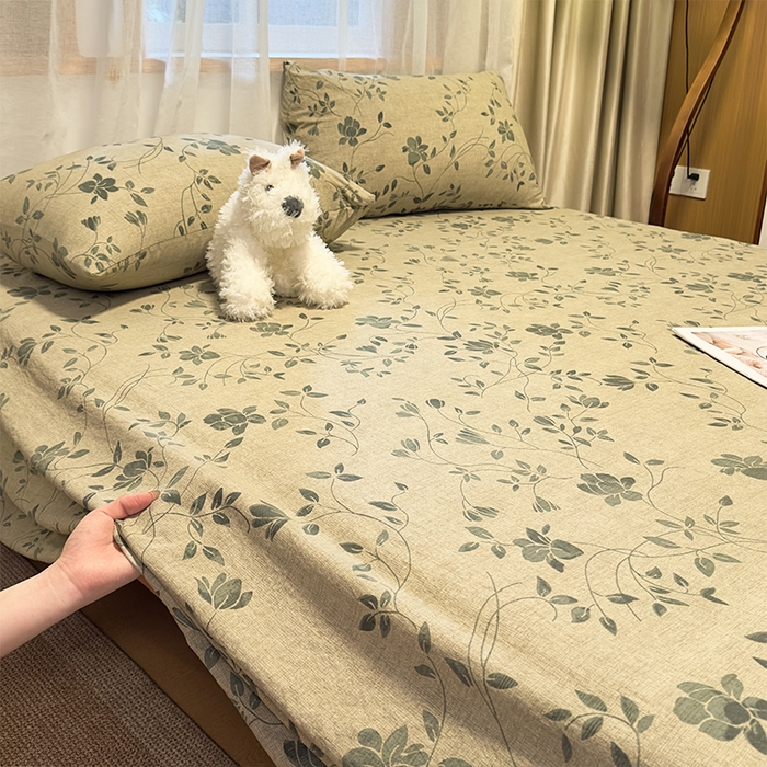 91家纺网 家纺一手货源 找家纺 麦乐迪 2025新款130克高克重仿棉印花单床单 婉花漫布-灰绿