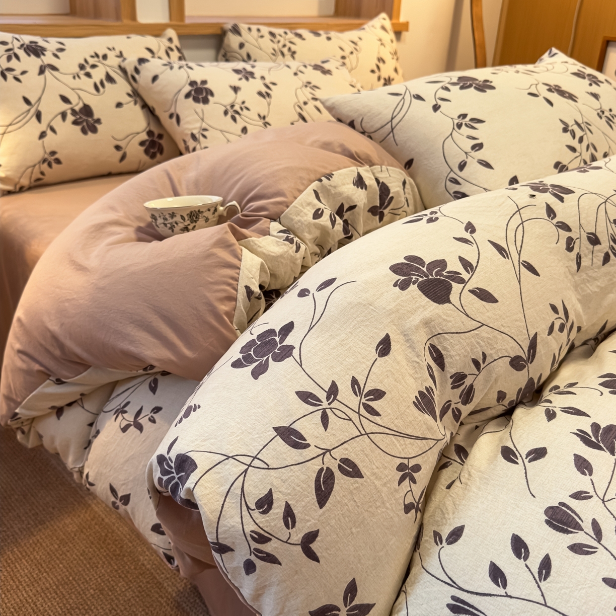 91家纺网 家纺一手货源 找家纺 麦乐迪 2025新款10A抗菌加厚磨毛印花四件套（提供买家秀） 婉花漫布-米灰