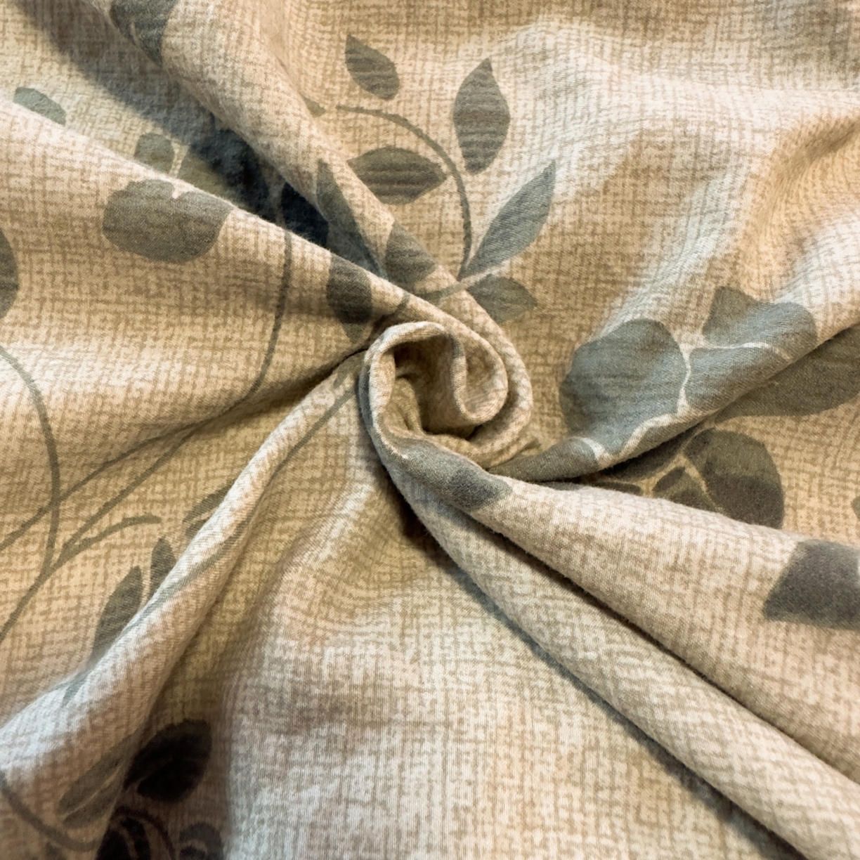 91家纺网 家纺一手货源 找家纺 麦乐迪 2025新款10A抗菌加厚磨毛印花四件套（提供买家秀） 婉花漫布-灰绿