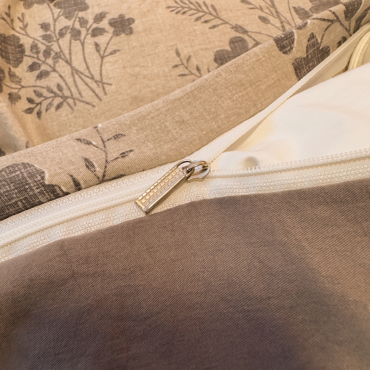 91家纺网 家纺一手货源 找家纺 麦乐迪 2025新款10A抗菌加厚磨毛印花四件套（提供买家秀） 锦云花簇-灰