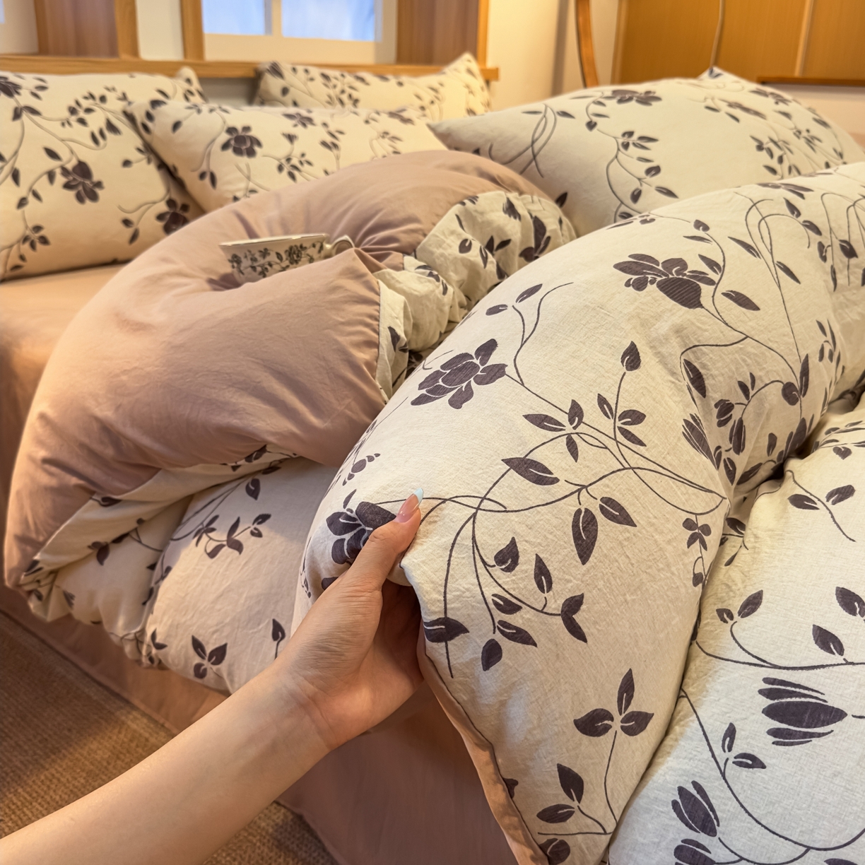 91家纺网 家纺一手货源 找家纺 麦乐迪 2025新款10A抗菌加厚磨毛印花四件套（提供买家秀） 婉花漫布-米灰