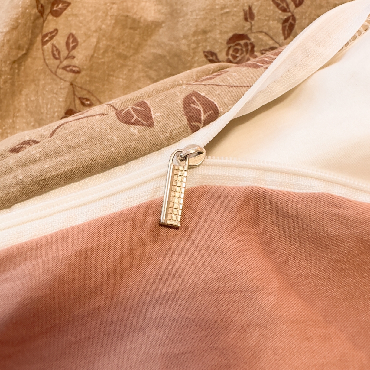 91家纺网 家纺一手货源 找家纺 麦乐迪 2025新款10A抗菌加厚磨毛印花四件套（提供买家秀） 玫瑰悠香-灰