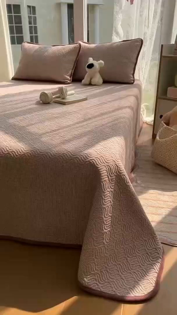 91家纺网 家纺一手货源 找家纺 春光里 2025新款A版云感棉皱皱纱B版牛奶绒夹棉床盖三件套 梦莎