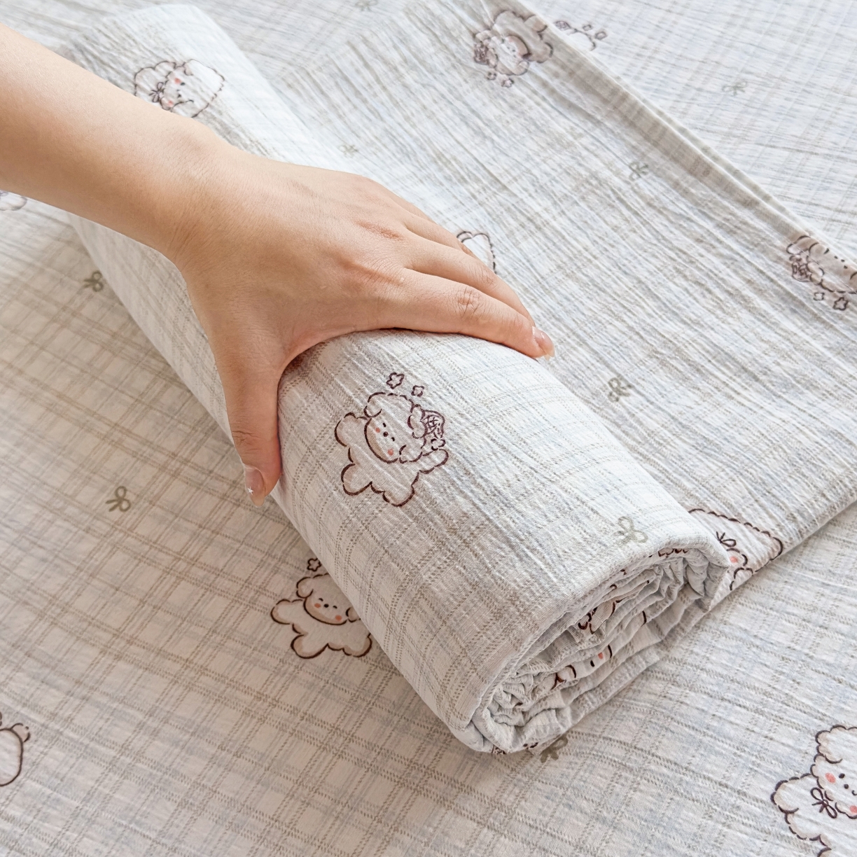 91家纺网 家纺一手货源 找家纺 麦乐迪 2025新款A类云感双层纱印花床单 格趣小狗