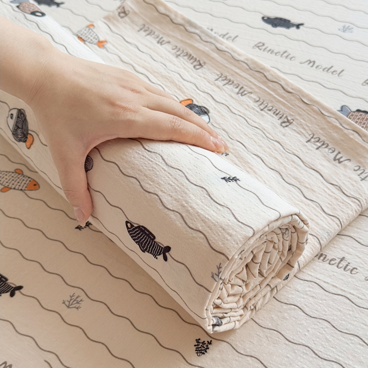 91家纺网 家纺一手货源 找家纺 麦乐迪 2025新款A类云感双层纱印花床单 海洋日记