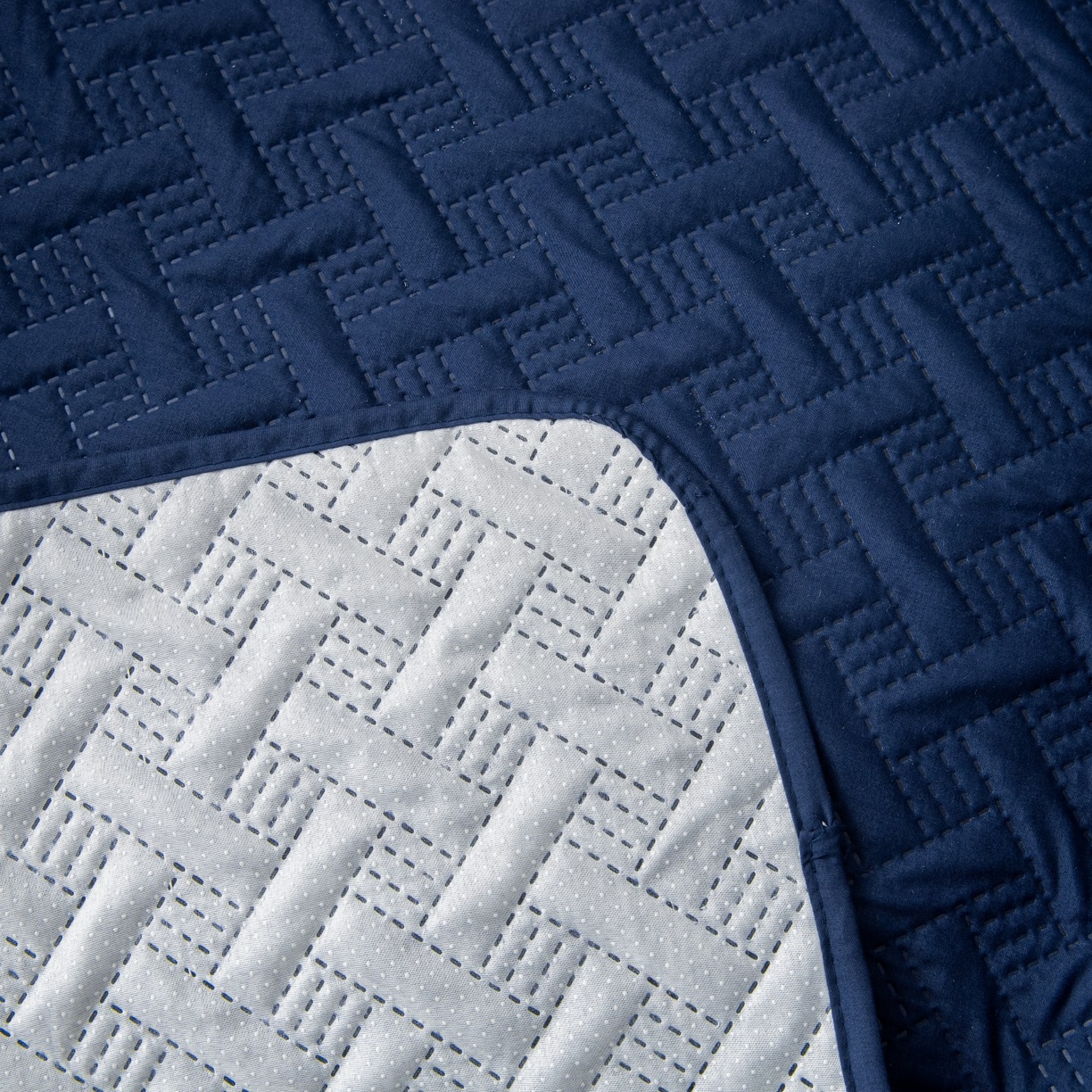 91家纺网 家纺一手货源 找家纺 飞翔家纺沙发套 2025新款乱纹加棉沙发套 藏青色