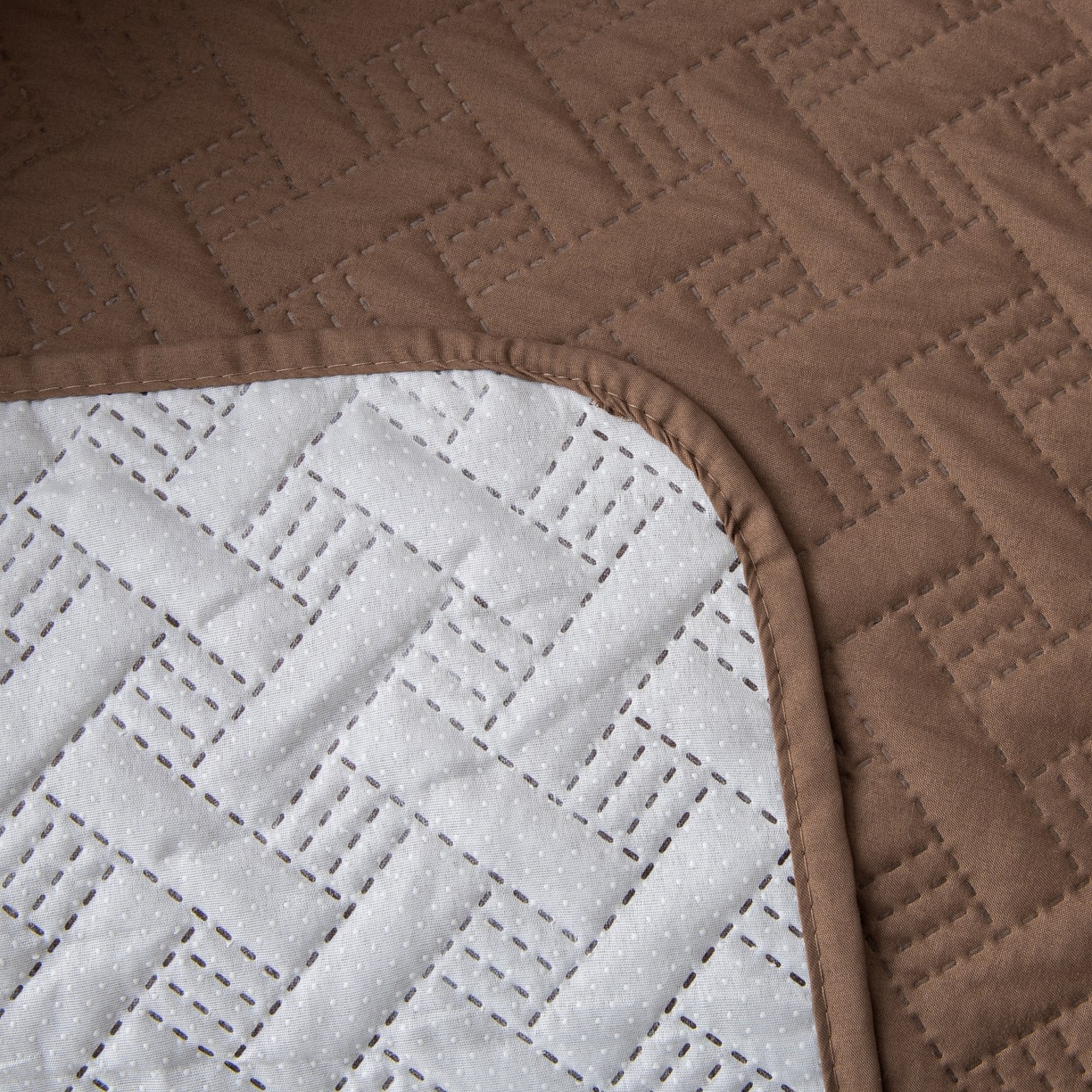 91家纺网 家纺一手货源 找家纺 飞翔家纺沙发套 2025新款乱纹加棉沙发套 卡其色