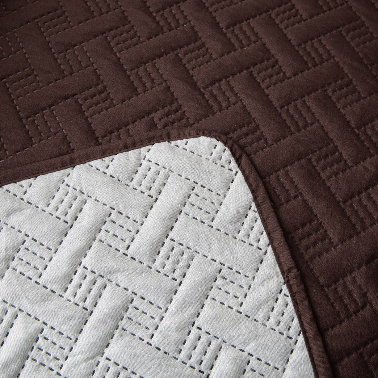 91家纺网 家纺一手货源 找家纺 飞翔家纺沙发套 2025新款乱纹加棉沙发套 咖啡色