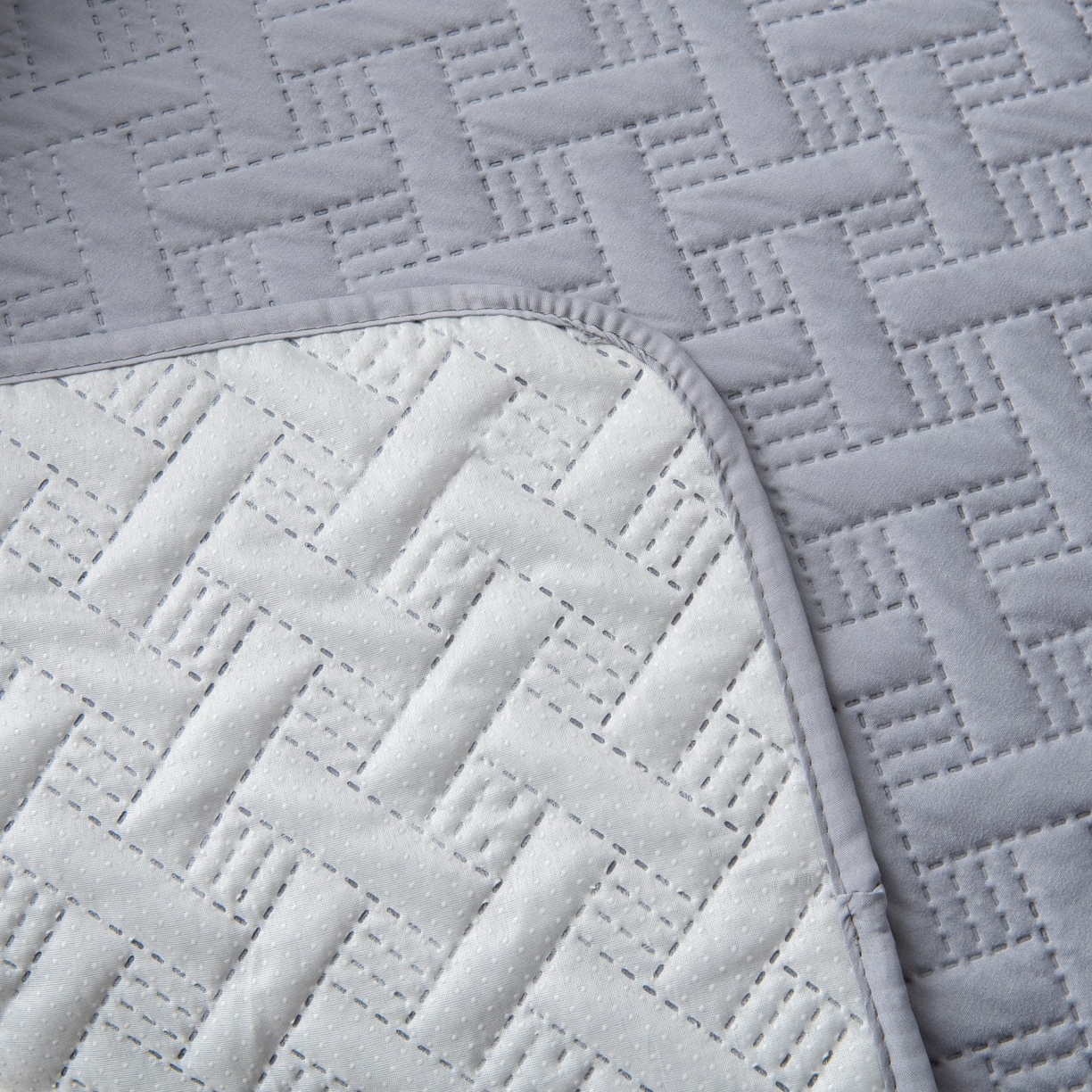 91家纺网 家纺一手货源 找家纺 飞翔家纺沙发套 2025新款乱纹加棉沙发套 浅灰色