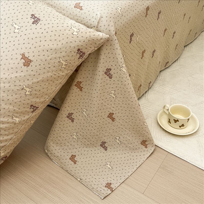 91家纺网 家纺一手货源 找家纺 麦乐迪 2025新款A类云感双层纱印花床单 汪仔派-咖