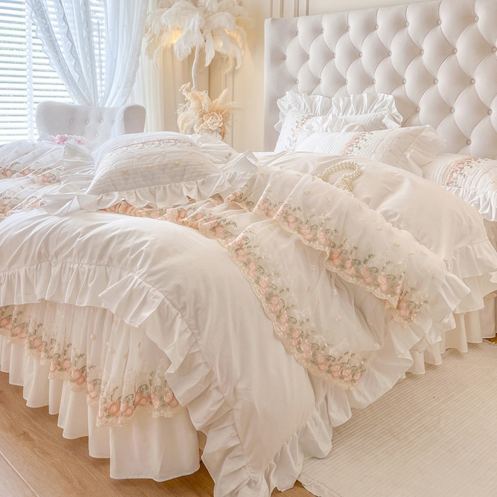 91家纺网 家纺一手货源 找家纺 瑞宝 2025新款全棉花边床裙三件套系列-落日甜茶 落日甜茶-奶油白