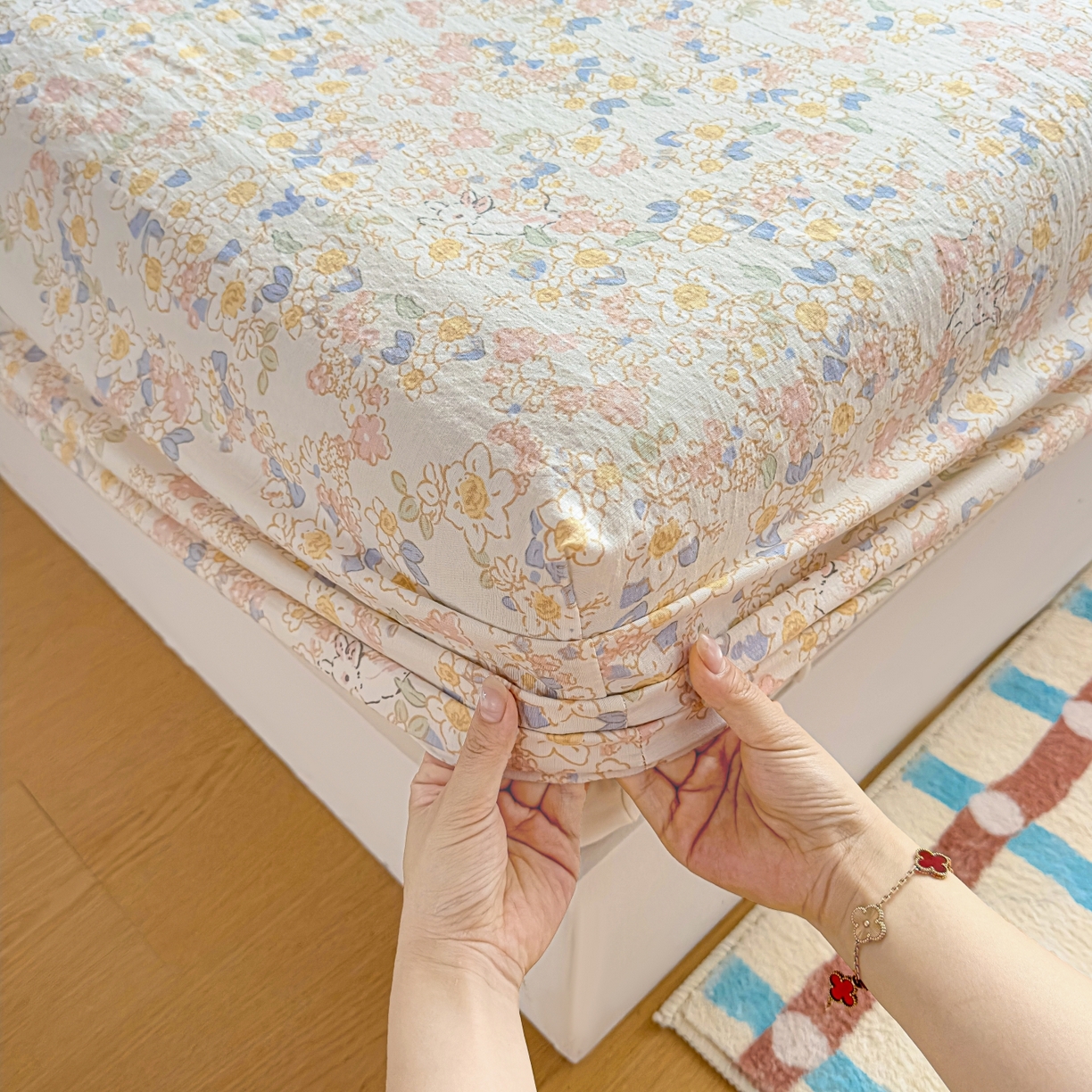 91家纺网 家纺一手货源 找家纺 麦乐迪 2025新款A类云感双层纱印花床笠 春日花笺