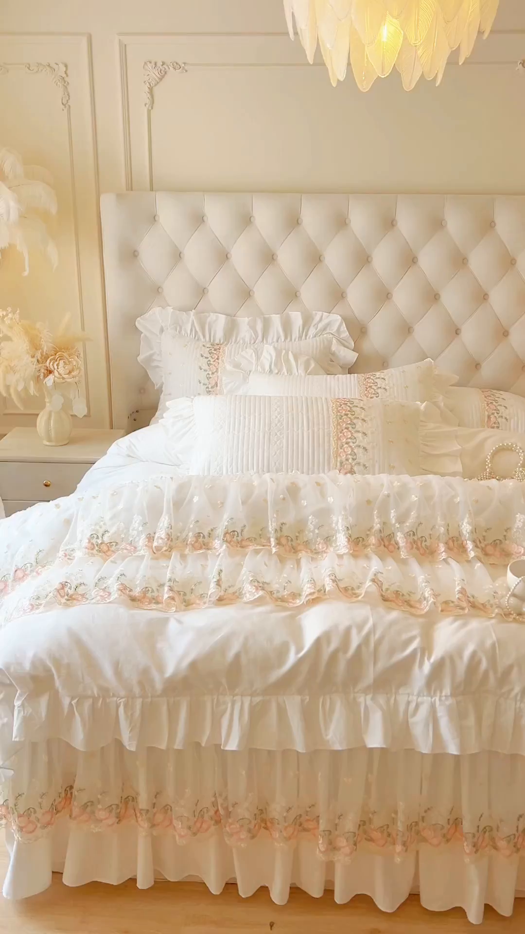 91家纺网 家纺一手货源 找家纺 瑞宝 2025新款全棉花边床裙三件套系列-落日甜茶 落日甜茶-奶油白