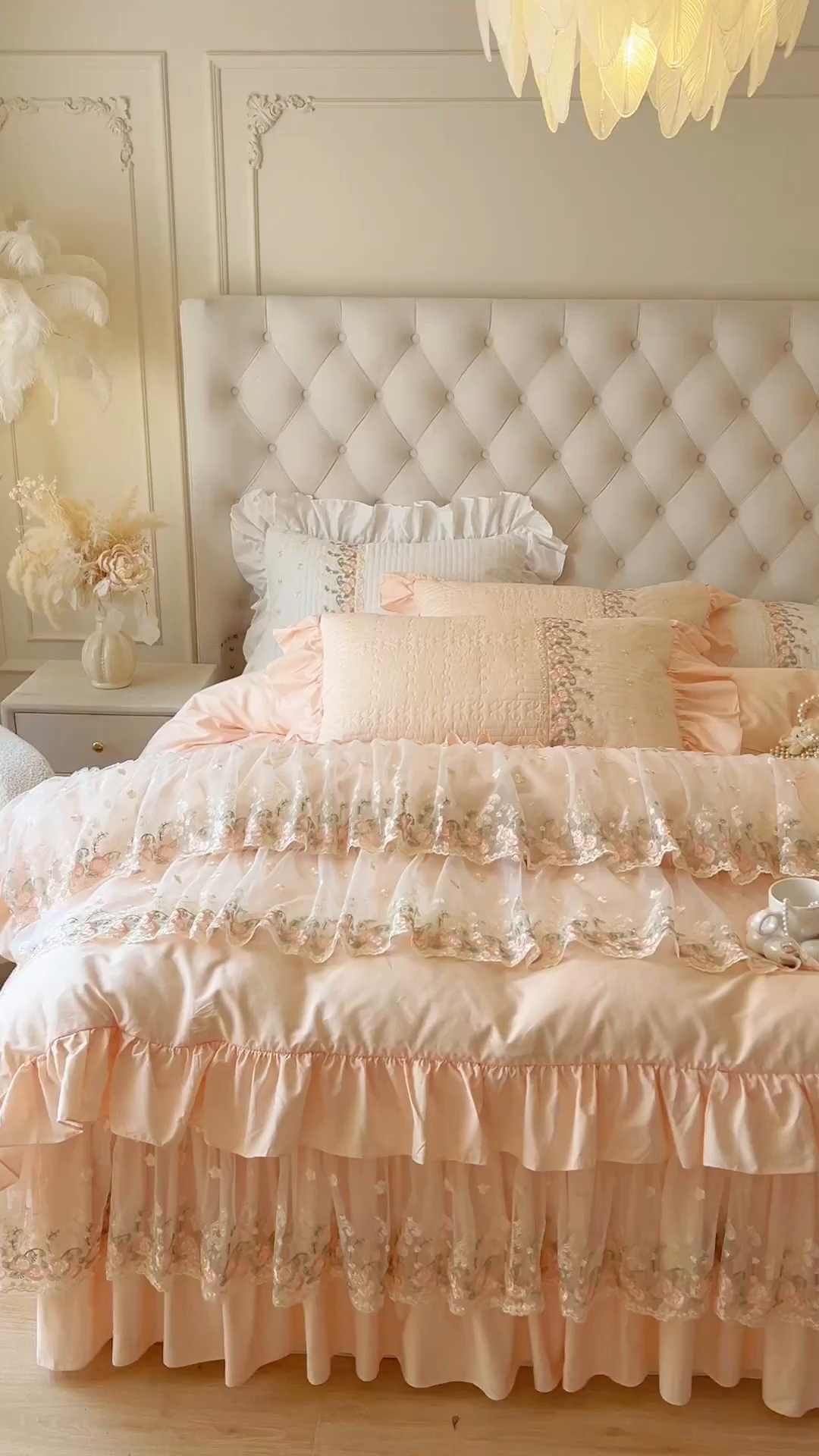 91家纺网 家纺一手货源 找家纺 瑞宝 2025新款全棉花边床裙三件套系列-落日甜茶 落日甜茶-梦幻玉