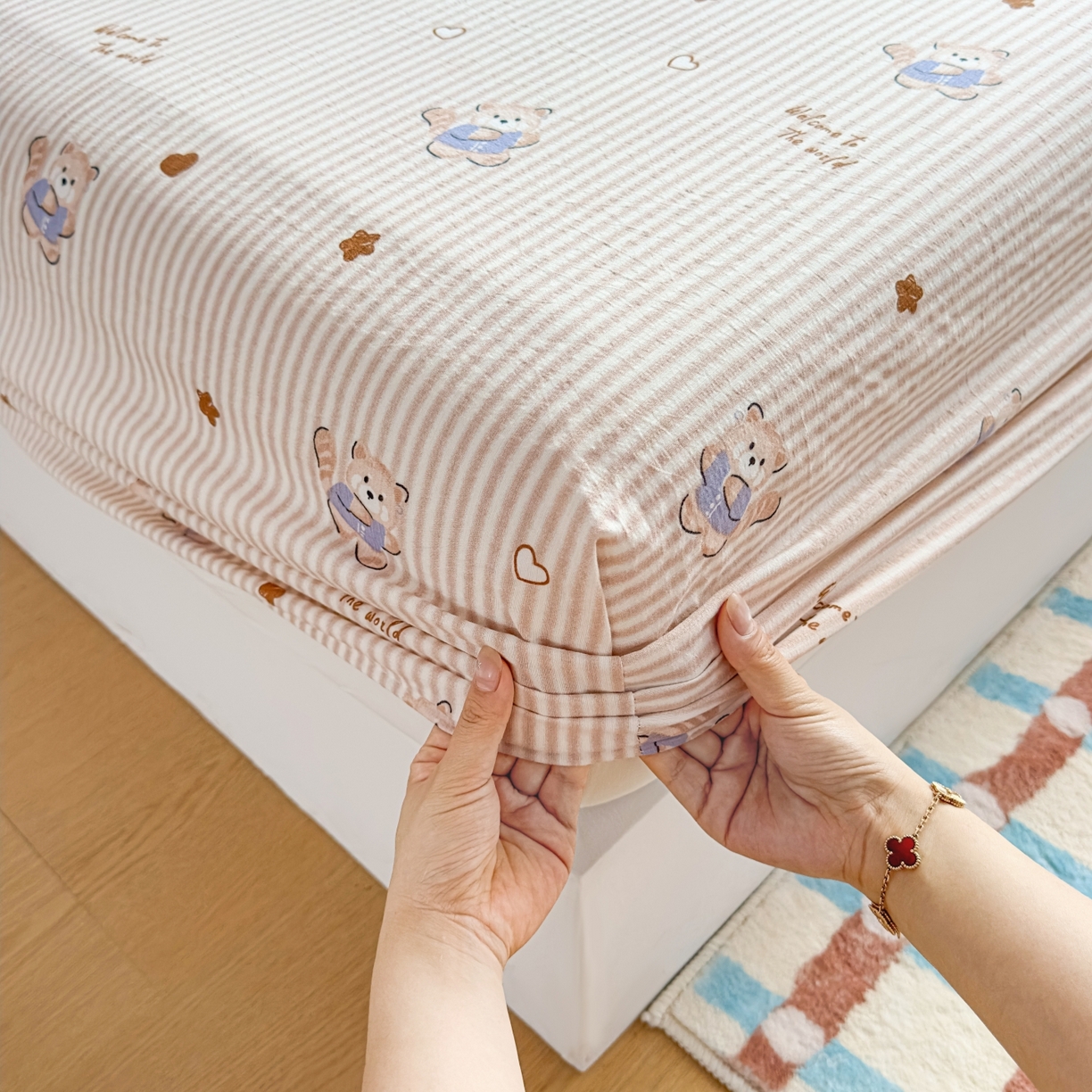 91家纺网 家纺一手货源 找家纺 麦乐迪 2025新款A类云感双层纱印花床笠 棕熊条纹棕