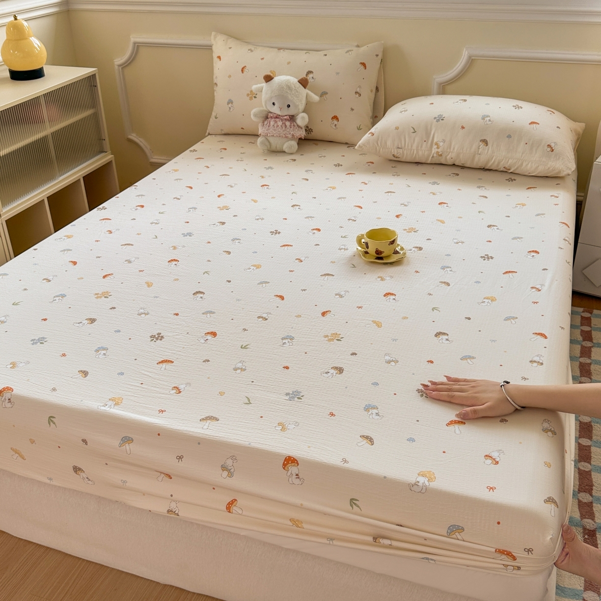 91家纺网 家纺一手货源 找家纺 麦乐迪 2025新款A类云感双层纱印花床笠 森萌小兔