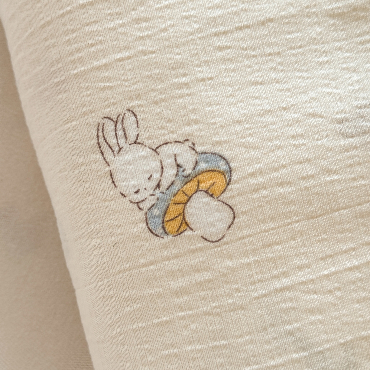 91家纺网 家纺一手货源 找家纺 麦乐迪 2025新款A类云感双层纱印花床笠 森萌小兔